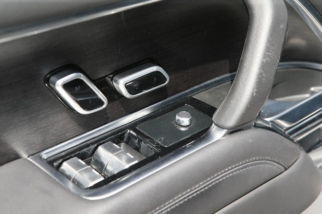 2023 Land Rover Range Rover SE 523 HP TWIN-TURBO V8   MERIDIAN? 3D AUDIO   EXECUTIVE LUXURY   THE ULTIMATE RANGE ROVER Photo