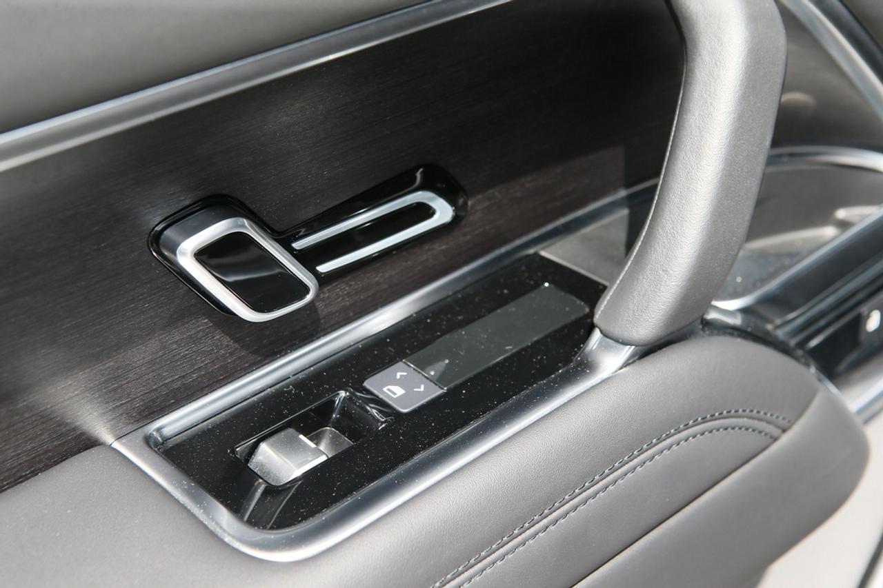 2023 Land Rover Range Rover SE 523 HP TWIN-TURBO V8   MERIDIAN? 3D AUDIO   EXECUTIVE LUXURY   THE ULTIMATE RANGE ROVER Photo