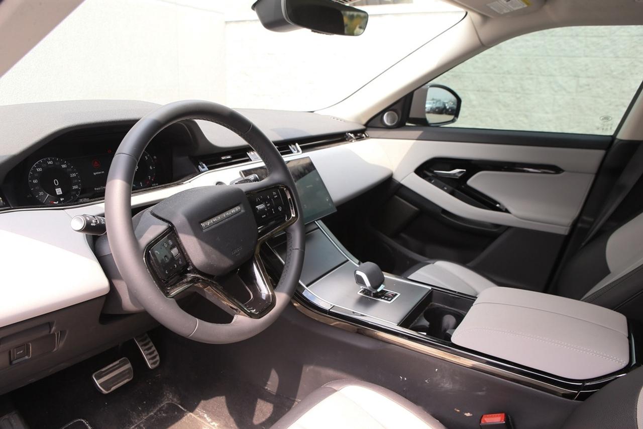 2024 Land Rover Range Rover Evoque DYNAMIC SE 246 HP   DYNAMIC SE   BLACK EXTERIOR PACK   MERIDIAN? AUDIO   PANORAMIC ROOF   MODERN BRITISH LUXURY Photo