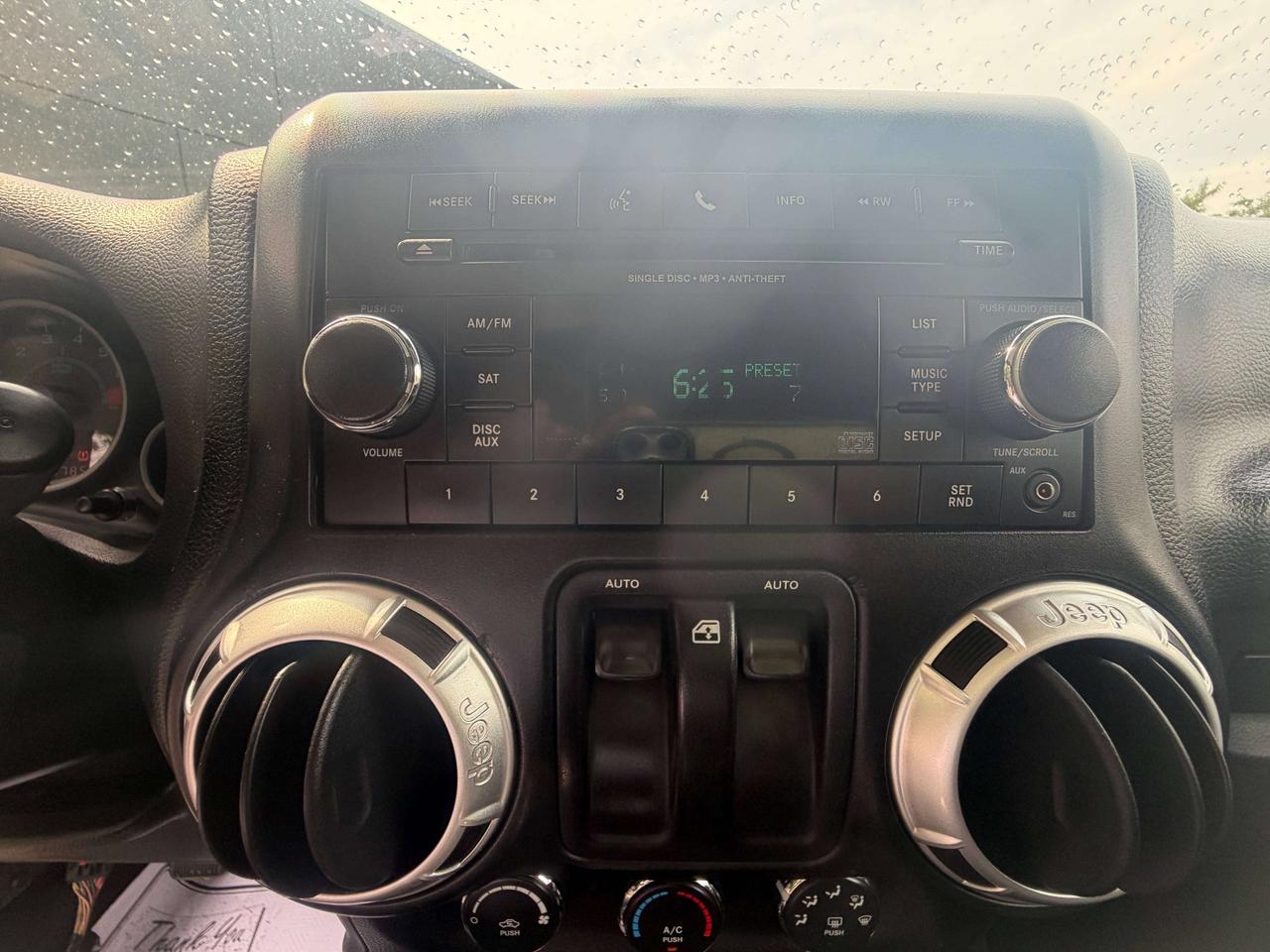 2012 Jeep Wrangler Call of Duty II / ONLY 175625 KMS !!! 6 SPD MANUAL Photo