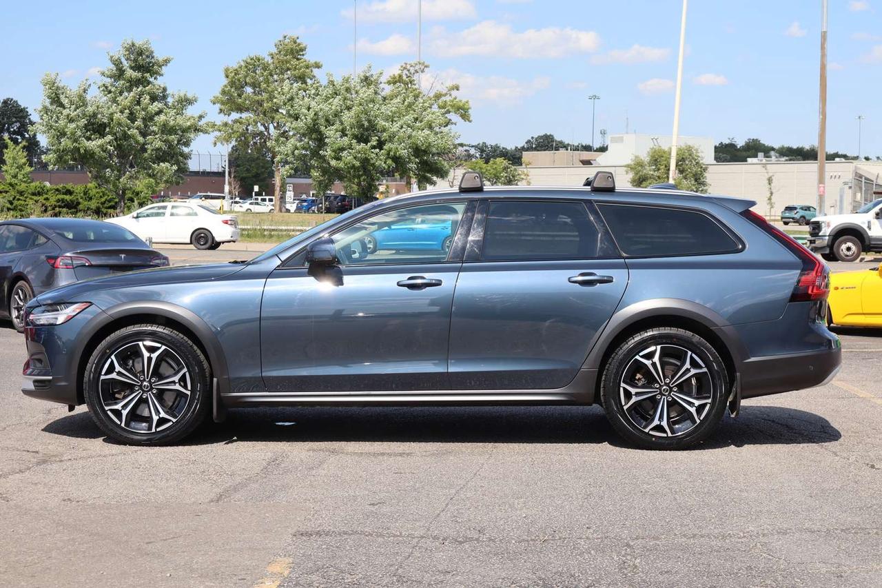 2023 Volvo V90 Cross Country B6 Plus   No Accident   Clean Carfax Photo