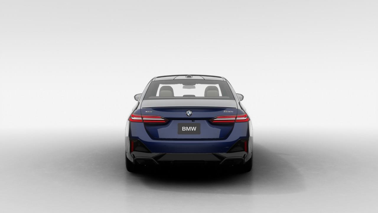 2027 BMW 530 i xDrive 4dr All-Wheel Drive Sedan Photo4