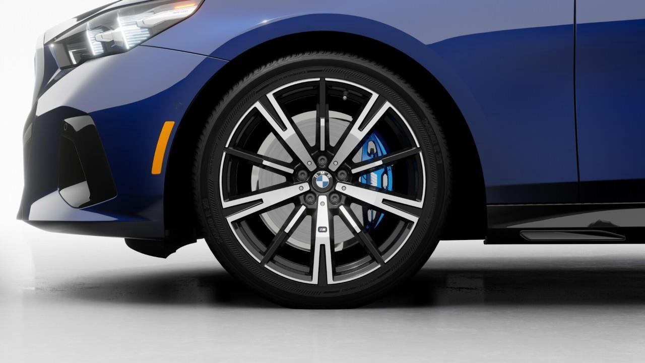 2027 BMW 530 i xDrive 4dr All-Wheel Drive Sedan Photo
