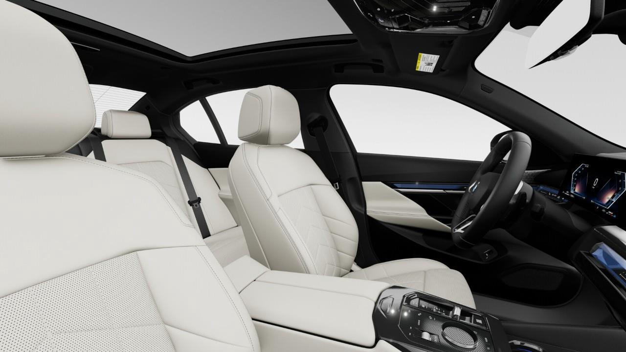 2027 BMW 530 i xDrive 4dr All-Wheel Drive Sedan Photo