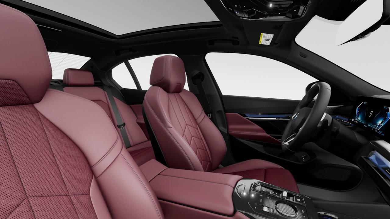 2027 BMW 550e xDrive 4dr All-Wheel Drive Sedan Photo