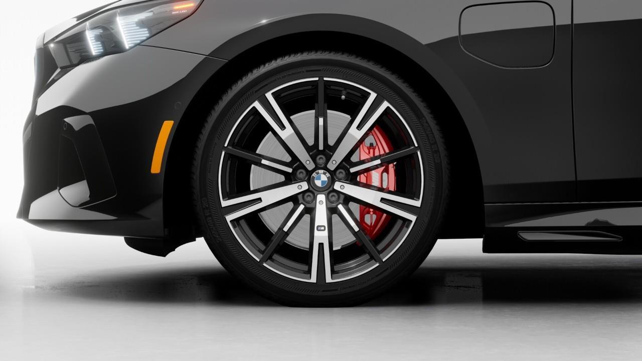 2027 BMW 550e xDrive 4dr All-Wheel Drive Sedan Photo