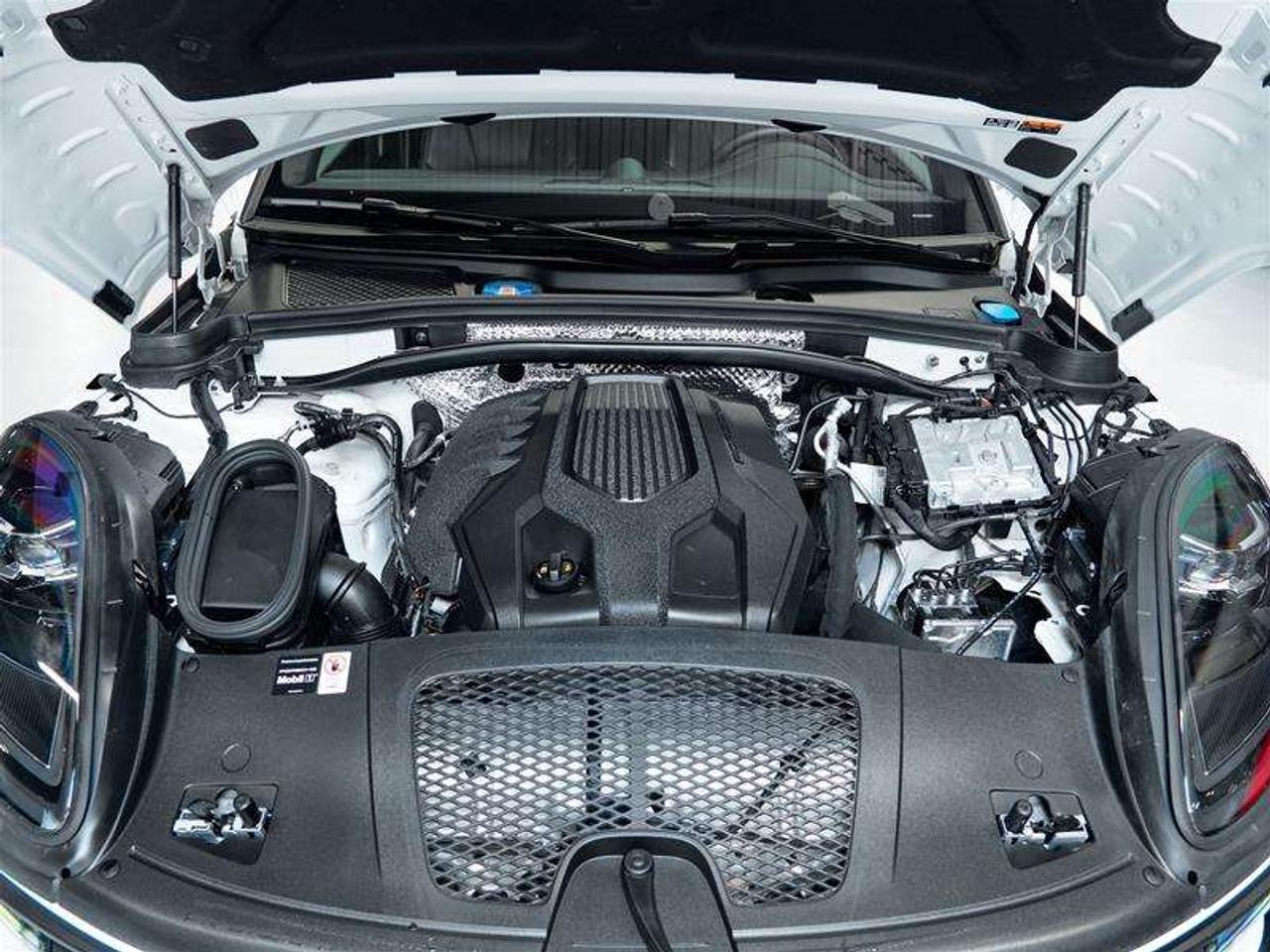 2026 Porsche Macan AWD Photo