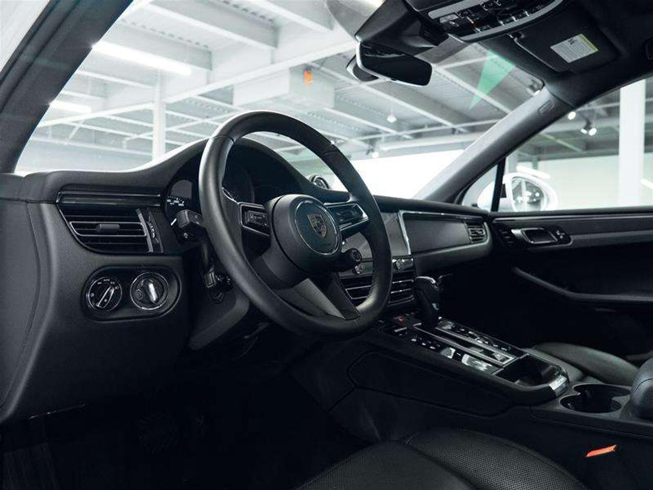 2026 Porsche Macan AWD Photo