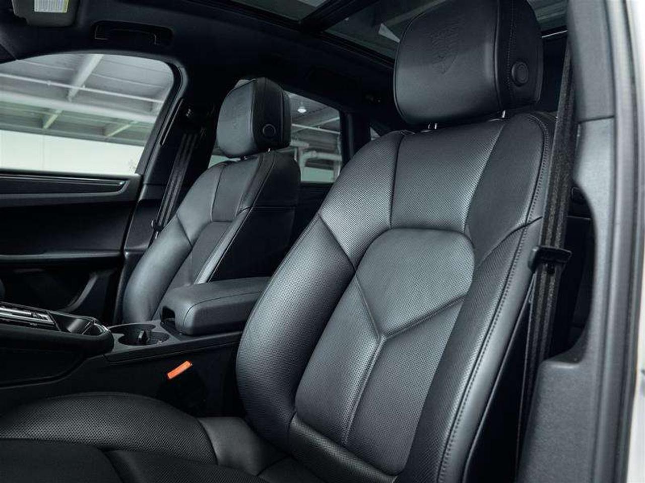 2026 Porsche Macan AWD Photo