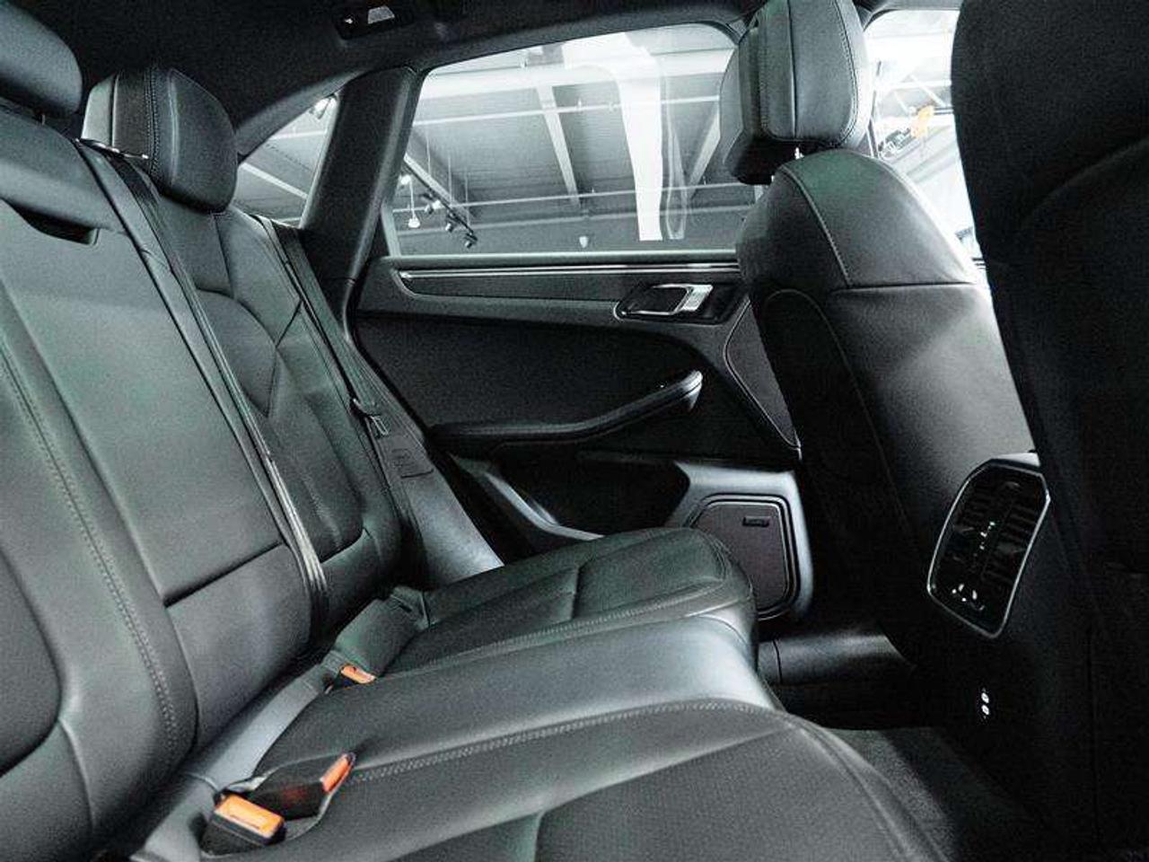 2026 Porsche Macan AWD Photo