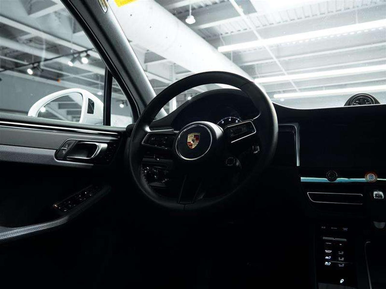 2026 Porsche Macan AWD Photo