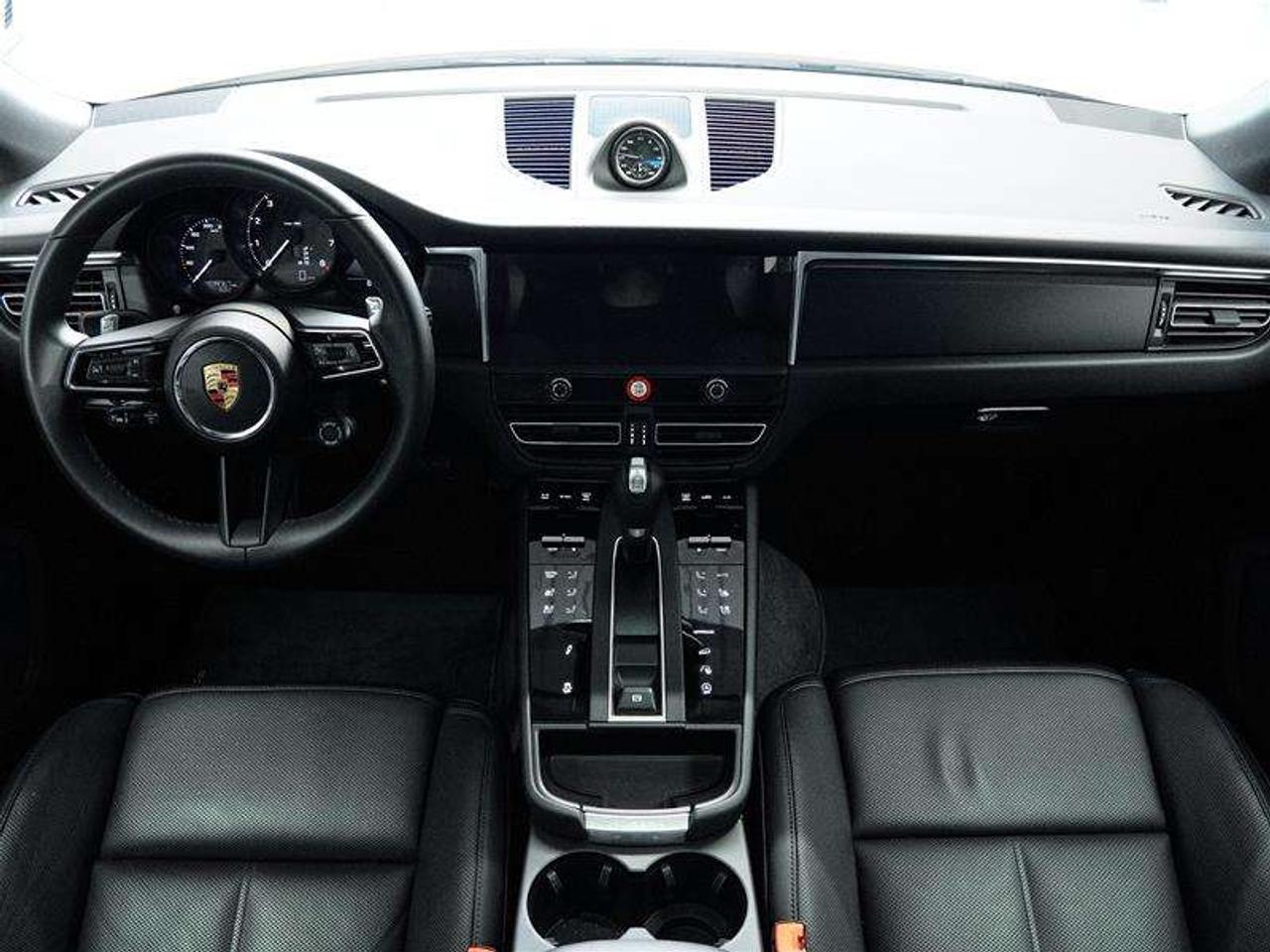 2026 Porsche Macan AWD Photo