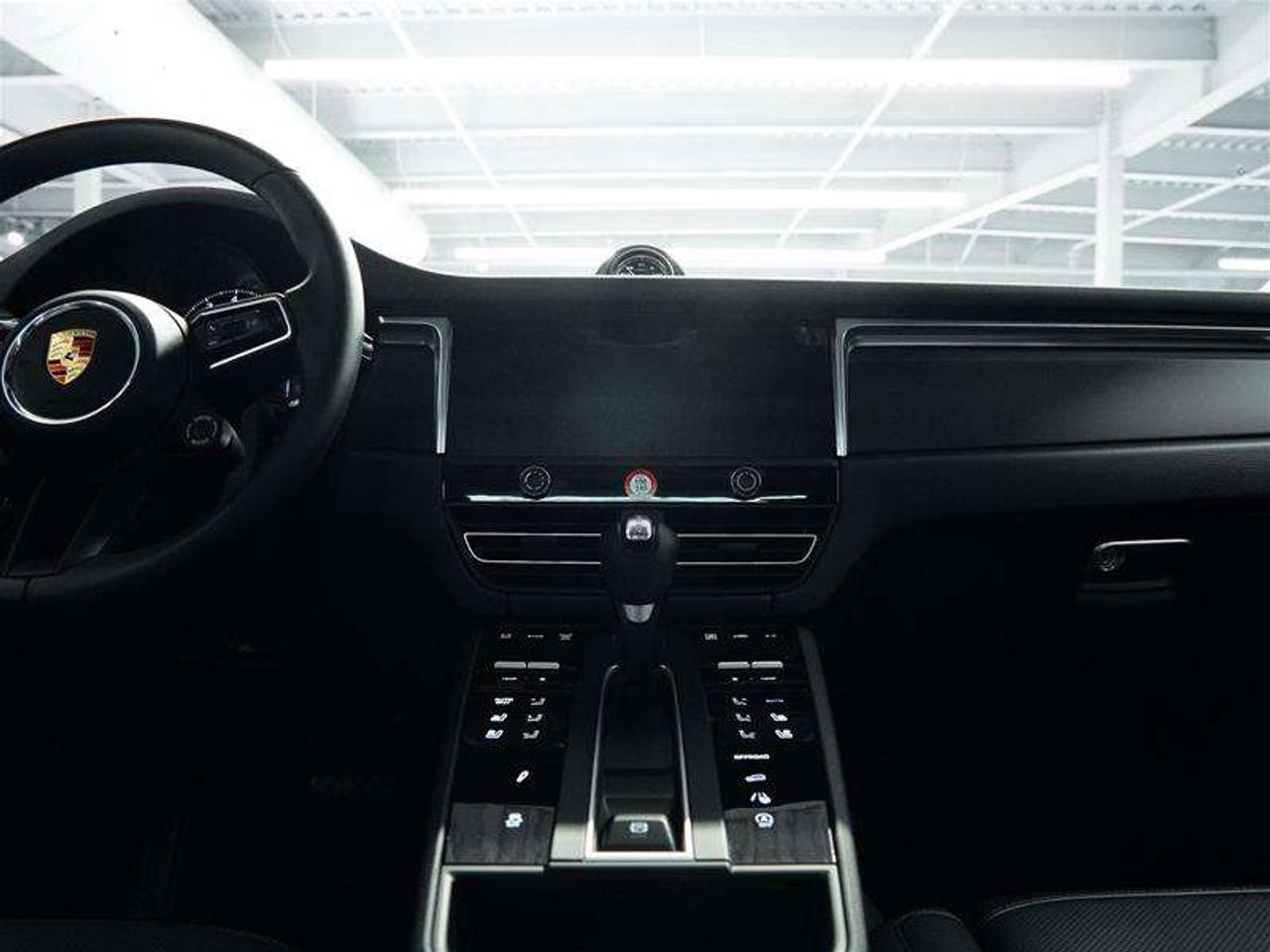 2026 Porsche Macan AWD Photo