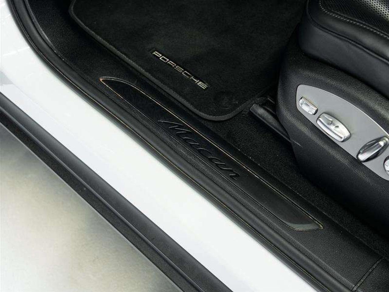 2026 Porsche Macan AWD Photo
