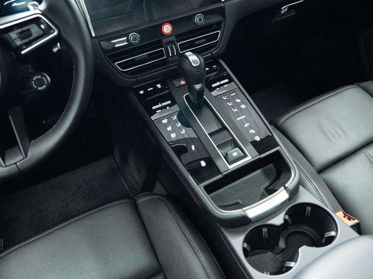 2026 Porsche Macan AWD Photo