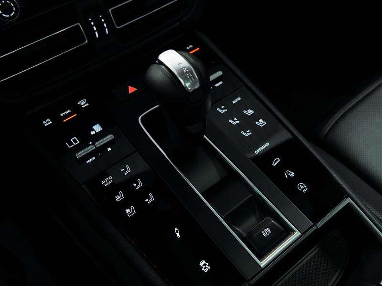 2026 Porsche Macan AWD Photo