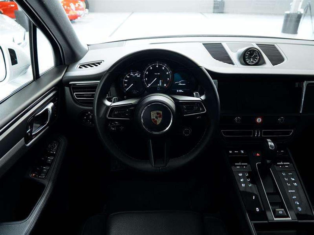 2026 Porsche Macan AWD Photo