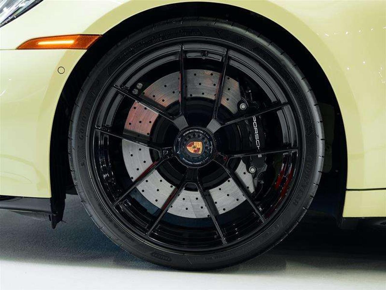 2025 Porsche 911 Carrera 4 GTS Coupe Photo