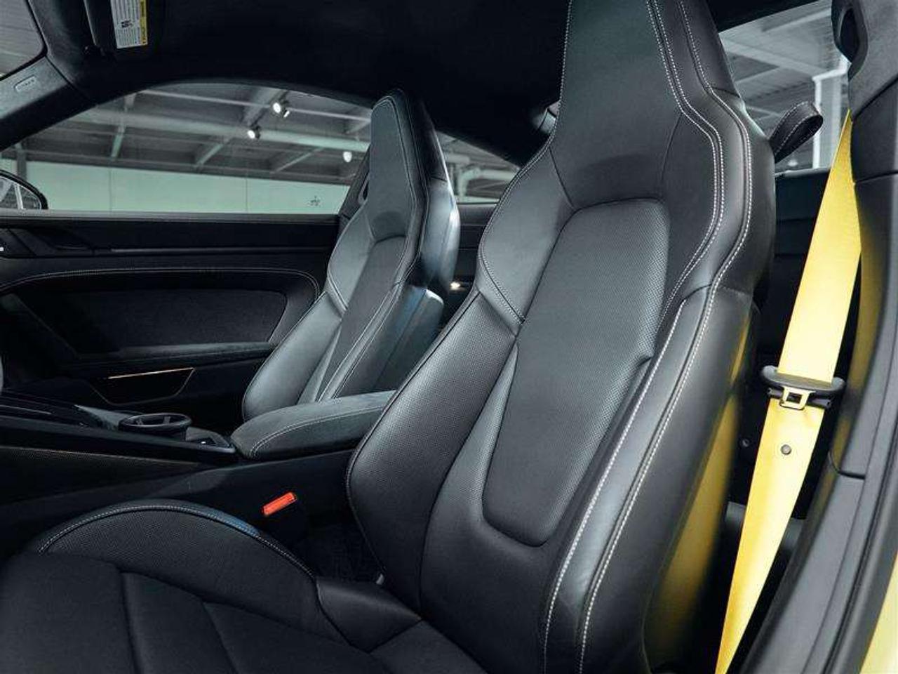 2025 Porsche 911 Carrera 4 GTS Coupe Photo