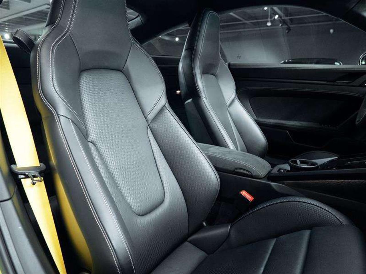 2025 Porsche 911 Carrera 4 GTS Coupe Photo