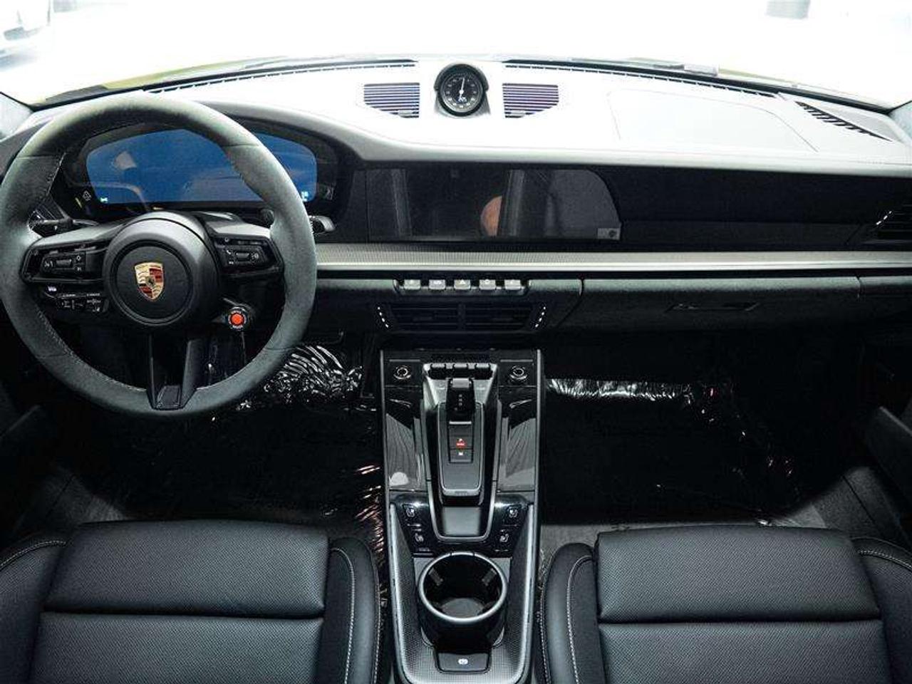 2025 Porsche 911 Carrera 4 GTS Coupe Photo