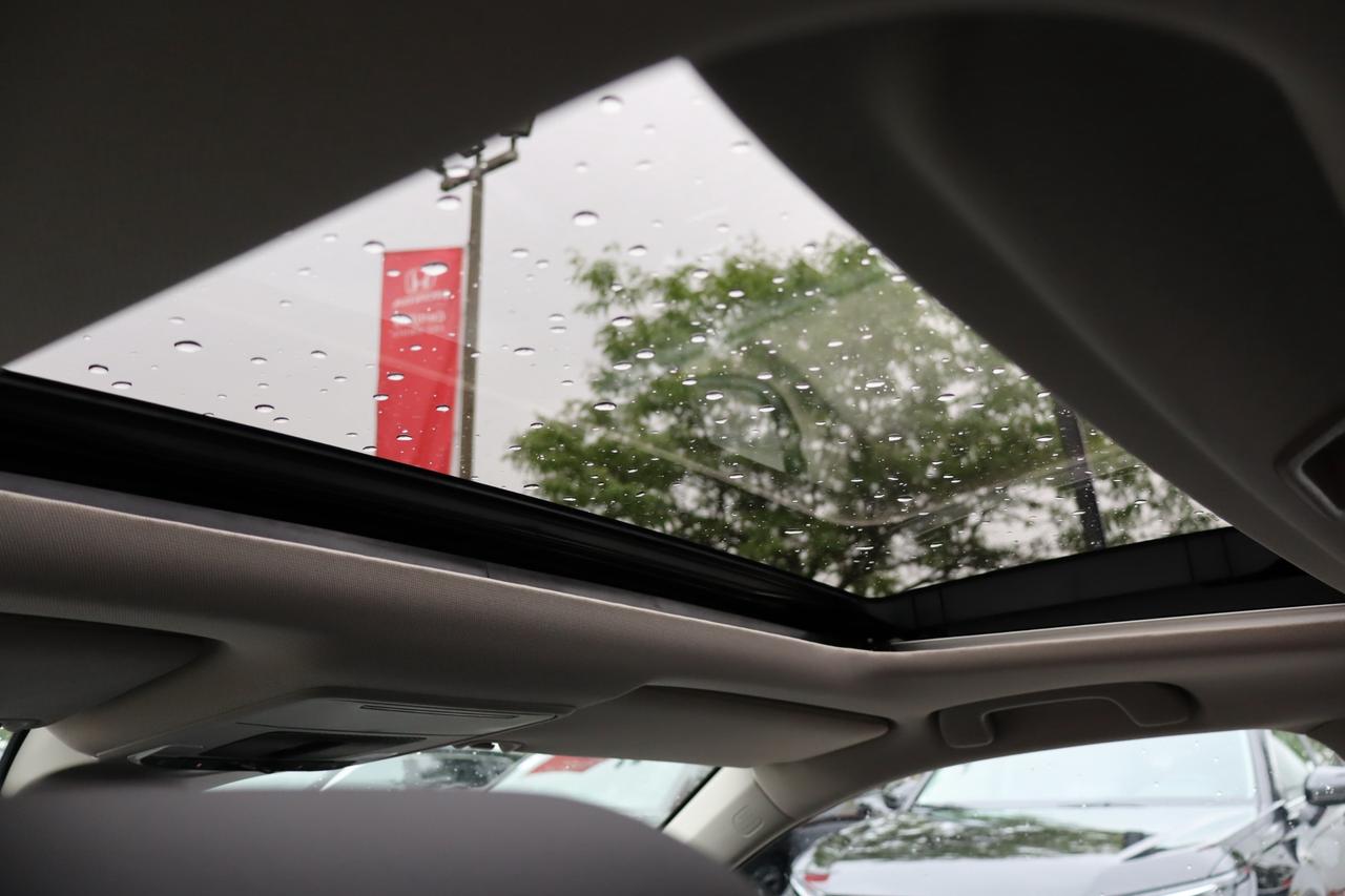 2023 Honda Civic Touring 4dr Sedan Photo