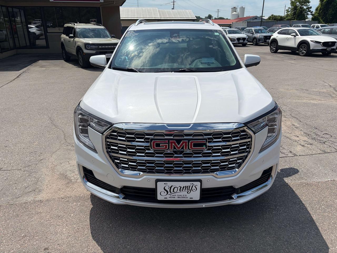 2023 GMC Terrain DENALI/LOADED!! CALL NAPANEE 613-354-2100 Photo