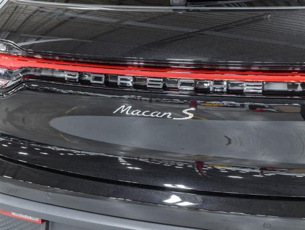 2026 Porsche Macan  Photo