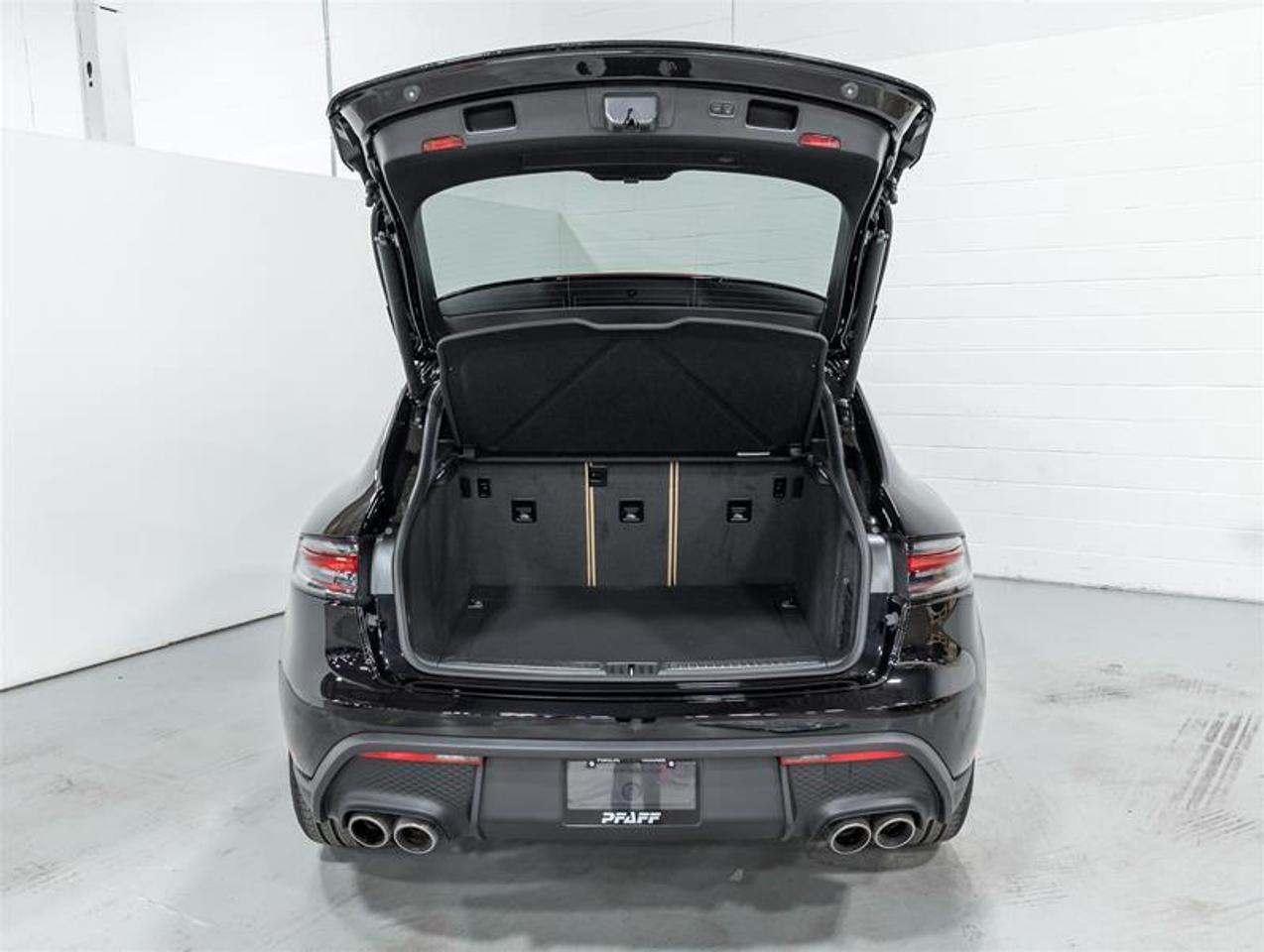 2026 Porsche Macan  Photo
