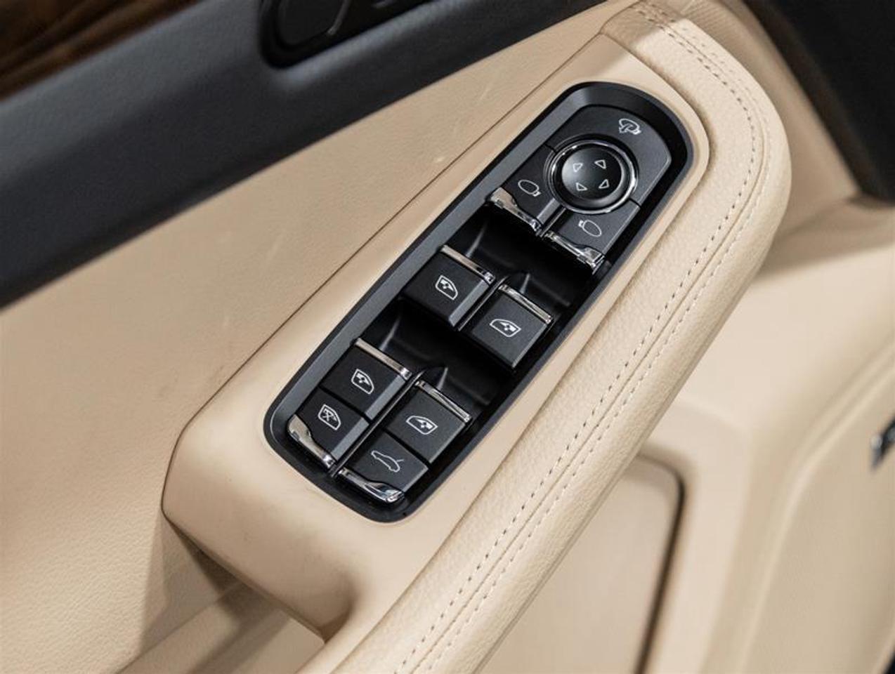 2026 Porsche Macan  Photo