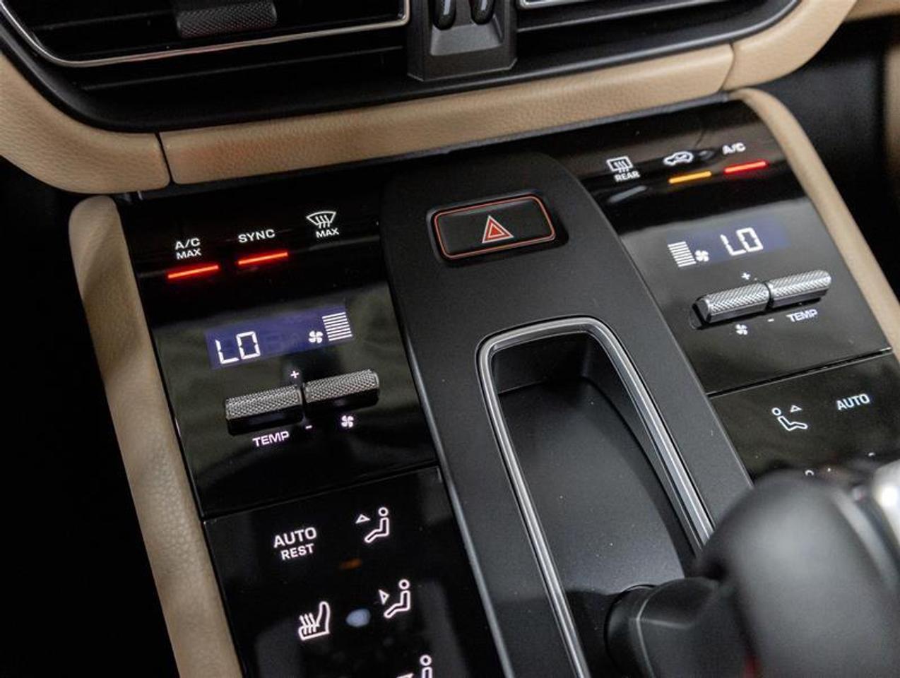 2026 Porsche Macan  Photo