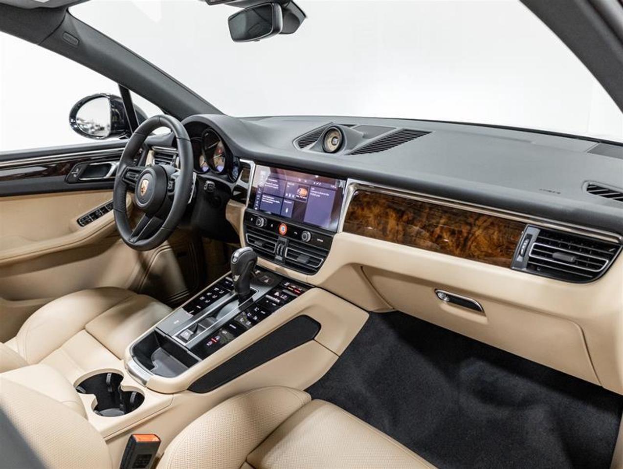 2026 Porsche Macan  Photo