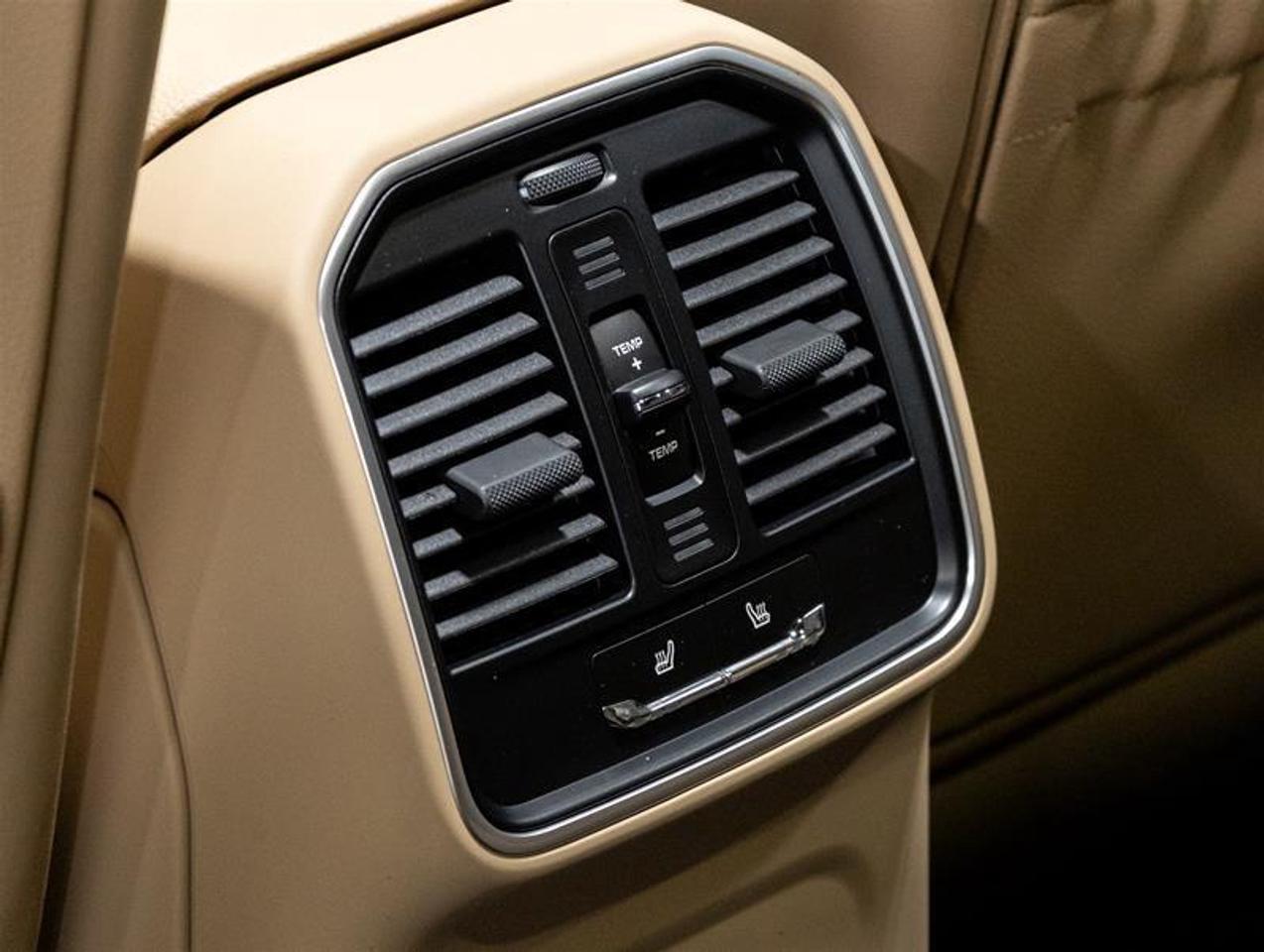 2026 Porsche Macan  Photo