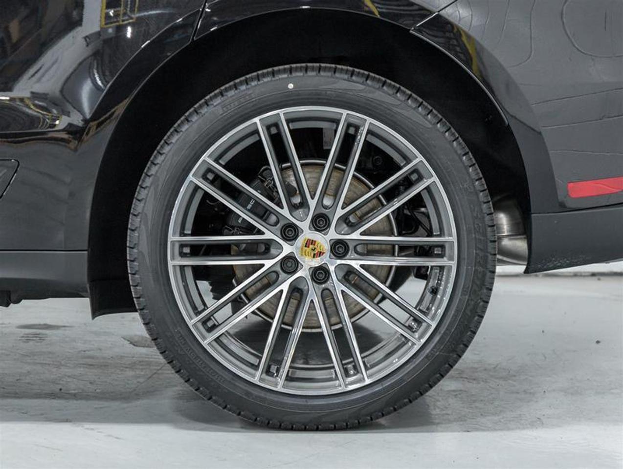 2026 Porsche Macan  Photo