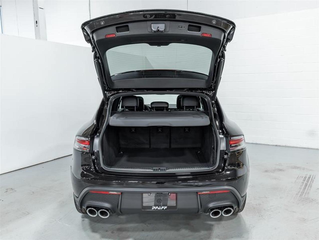 2026 Porsche Macan  Photo