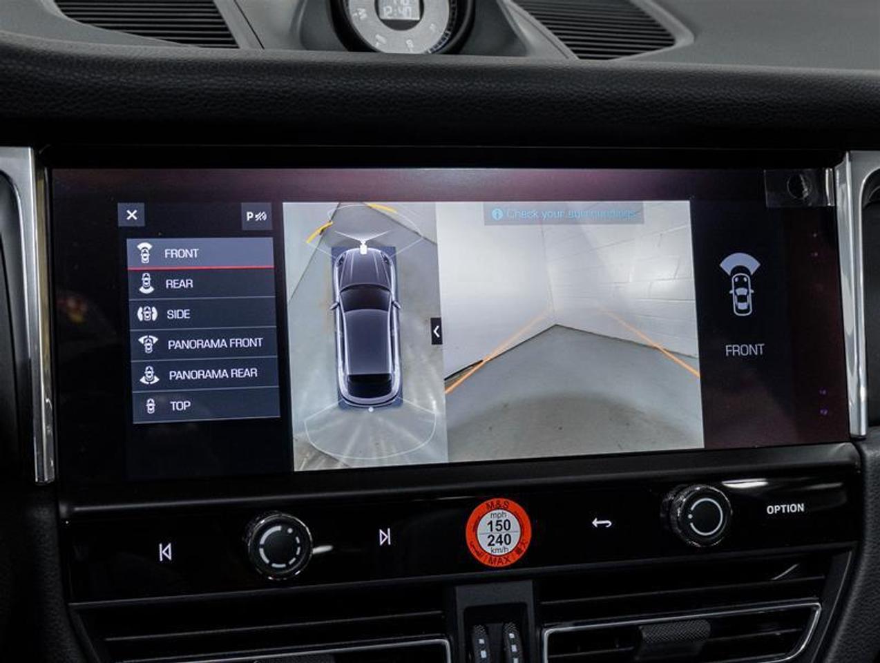 2026 Porsche Macan  Photo