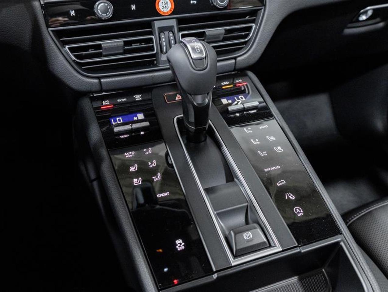 2026 Porsche Macan  Photo