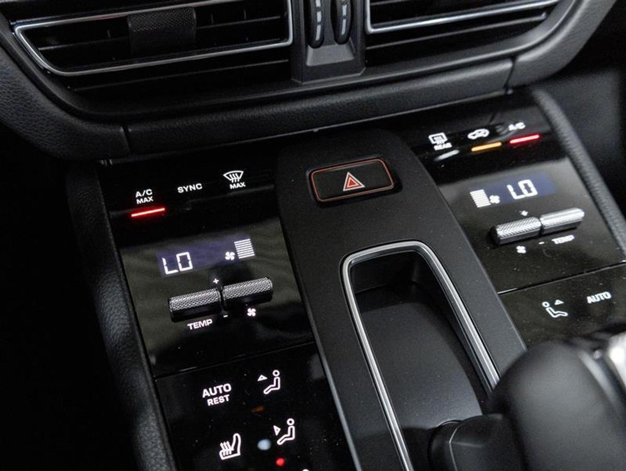 2026 Porsche Macan  Photo