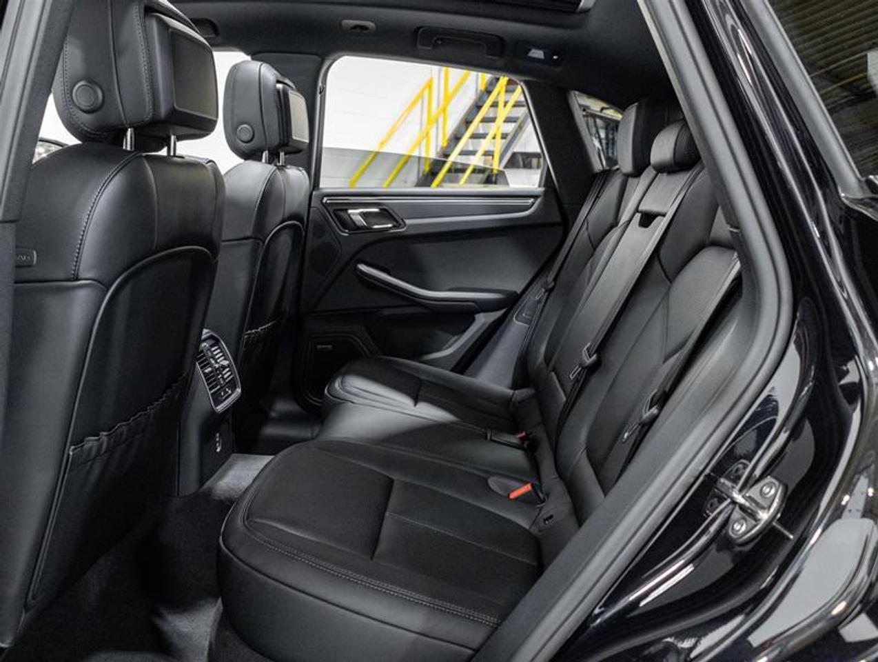 2026 Porsche Macan  Photo