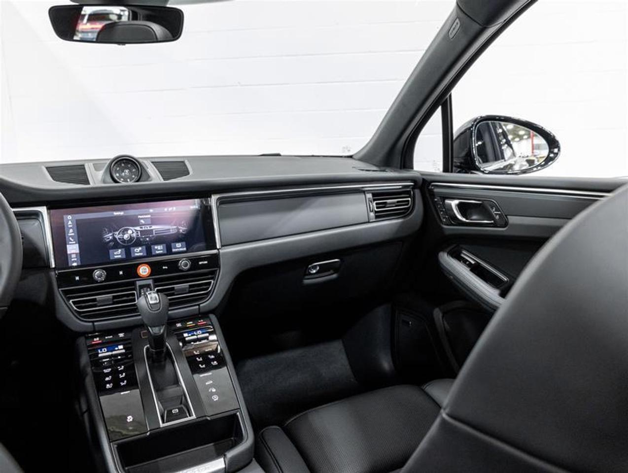 2026 Porsche Macan  Photo