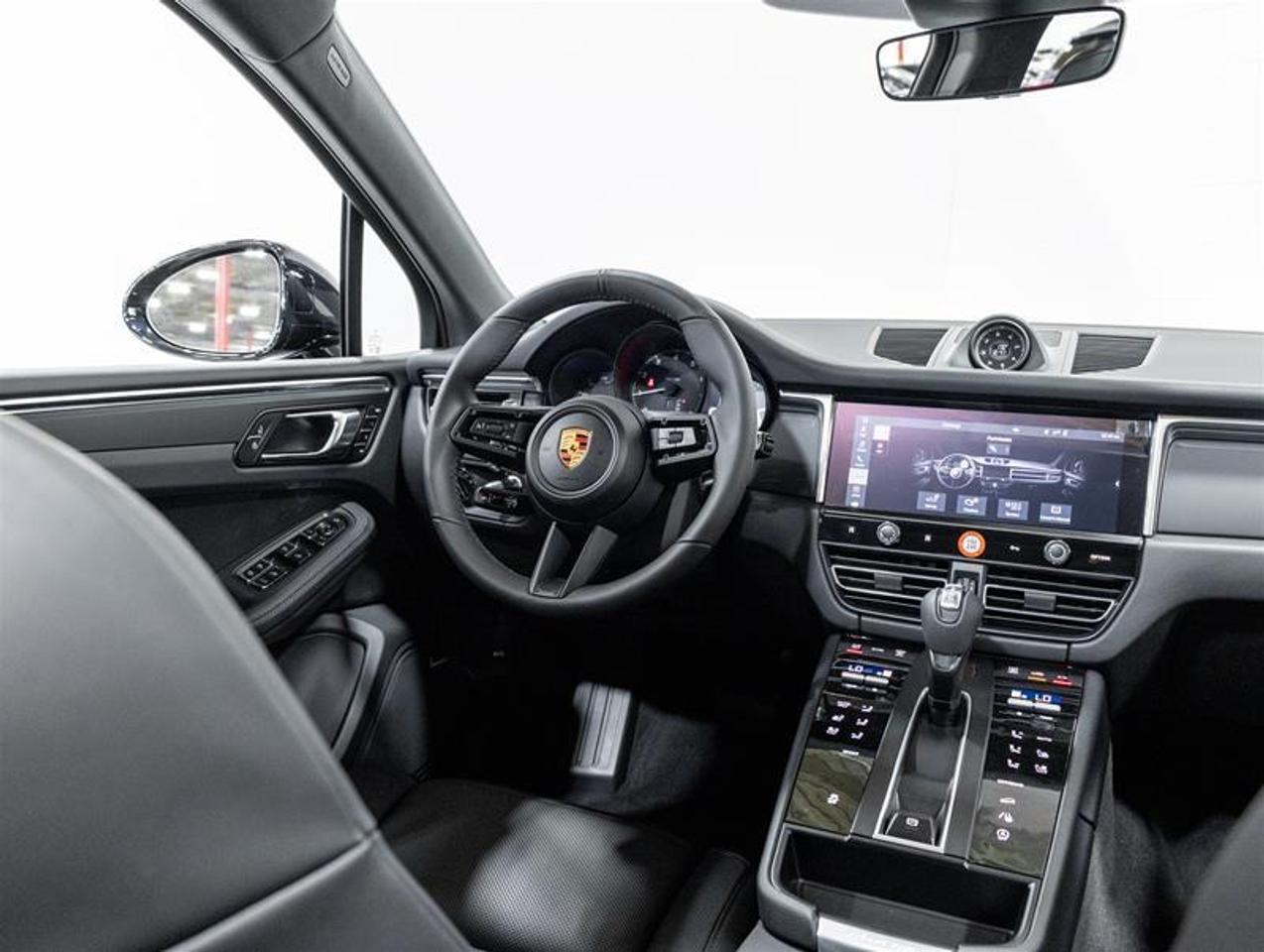 2026 Porsche Macan  Photo