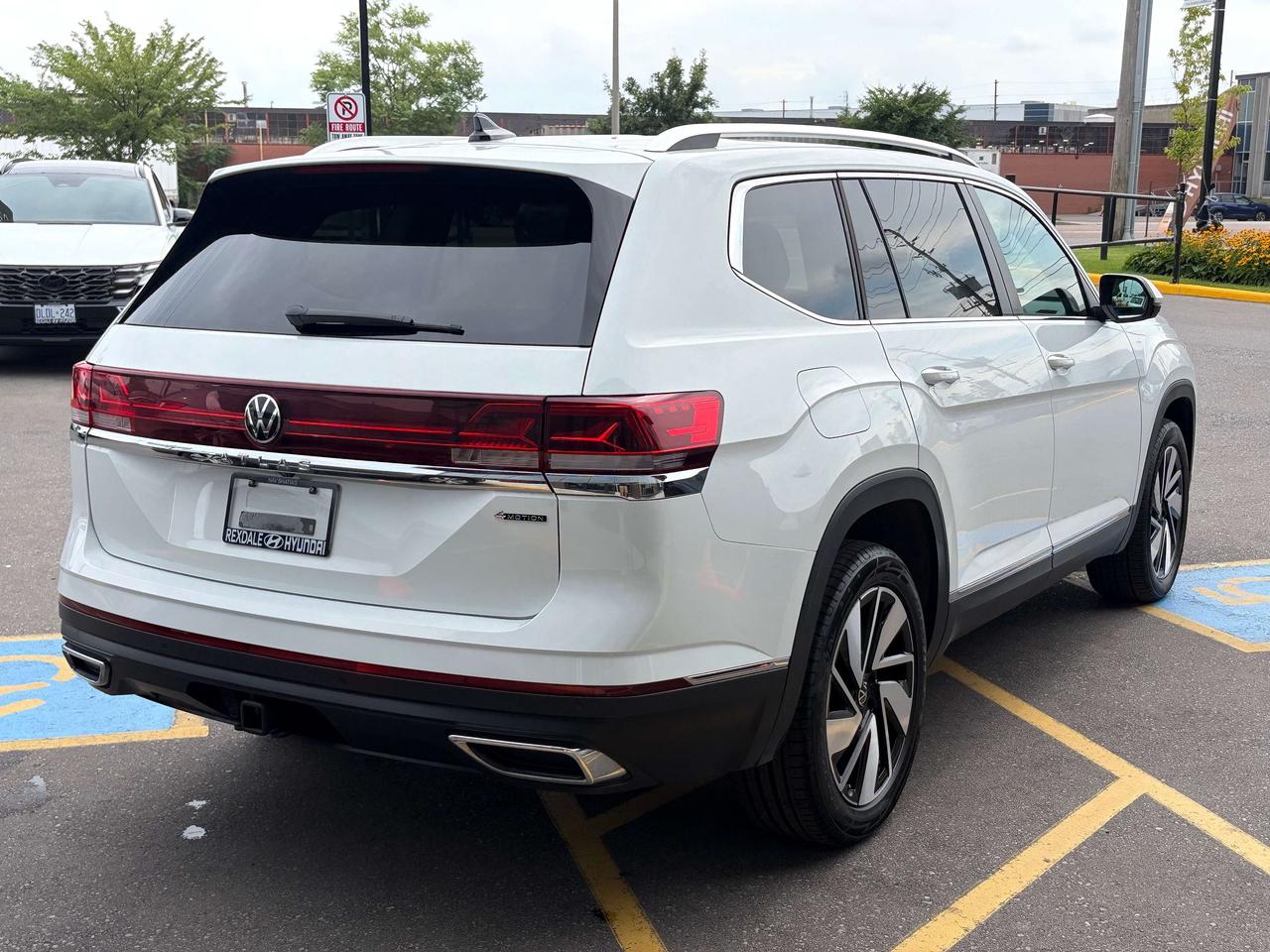 2024 Volkswagen Atlas HIGHLINE AWD   CLEAN CARFAX   ONE OWNER Photo