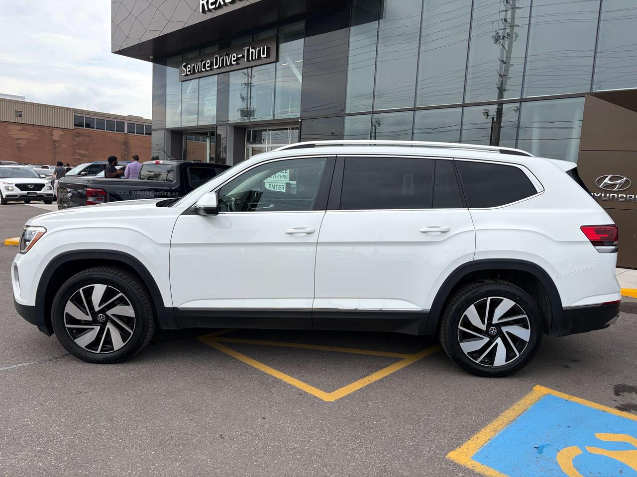 2024 Volkswagen Atlas HIGHLINE AWD   CLEAN CARFAX   ONE OWNER Photo5