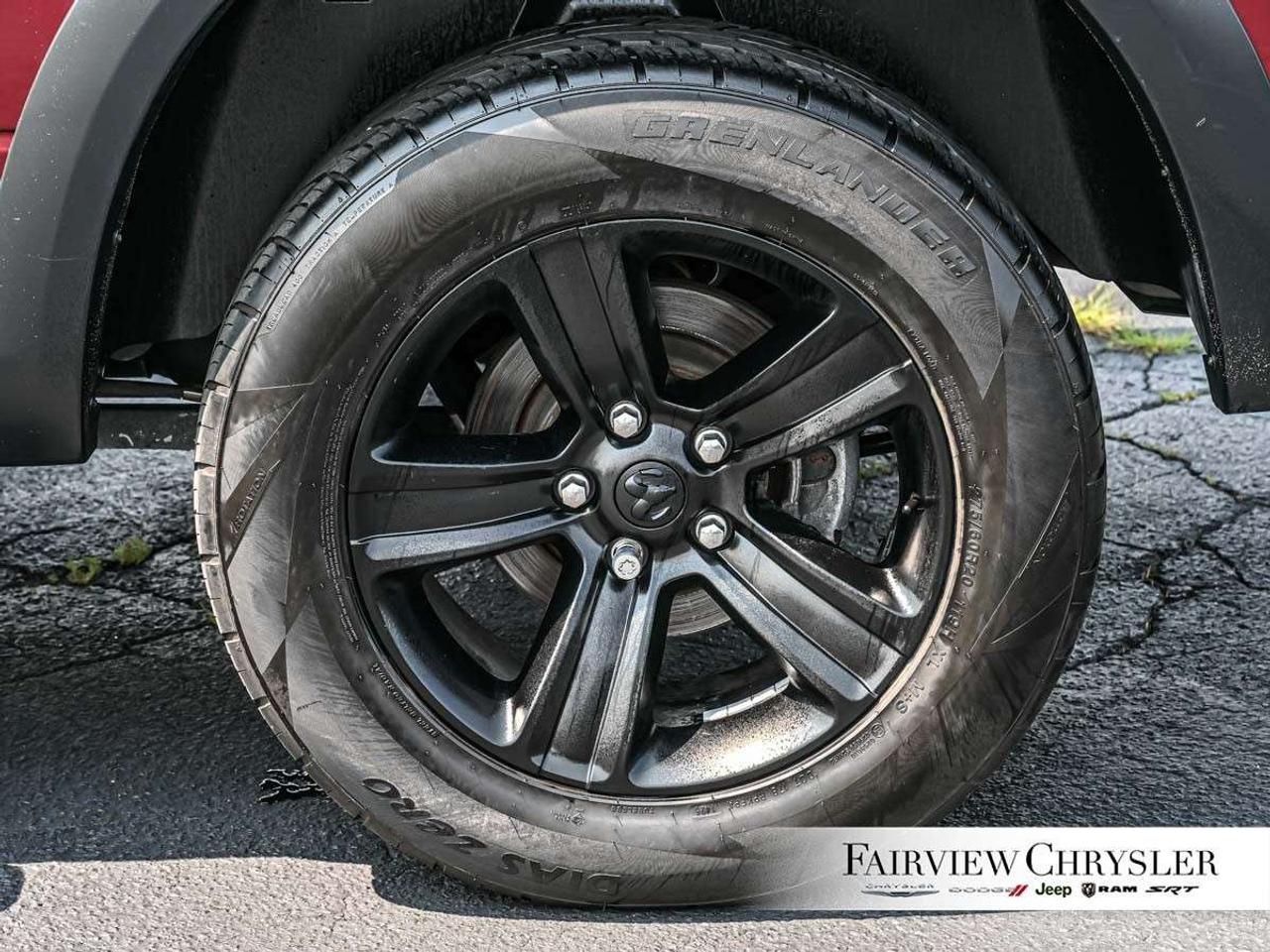2022 RAM 1500 Warlock 4x4 Crew Cab 5'7 Box WARLOCK   5.7L HEMI   REMOTE START   CARPLAY   NAV   121 FUEL TANK Photo
