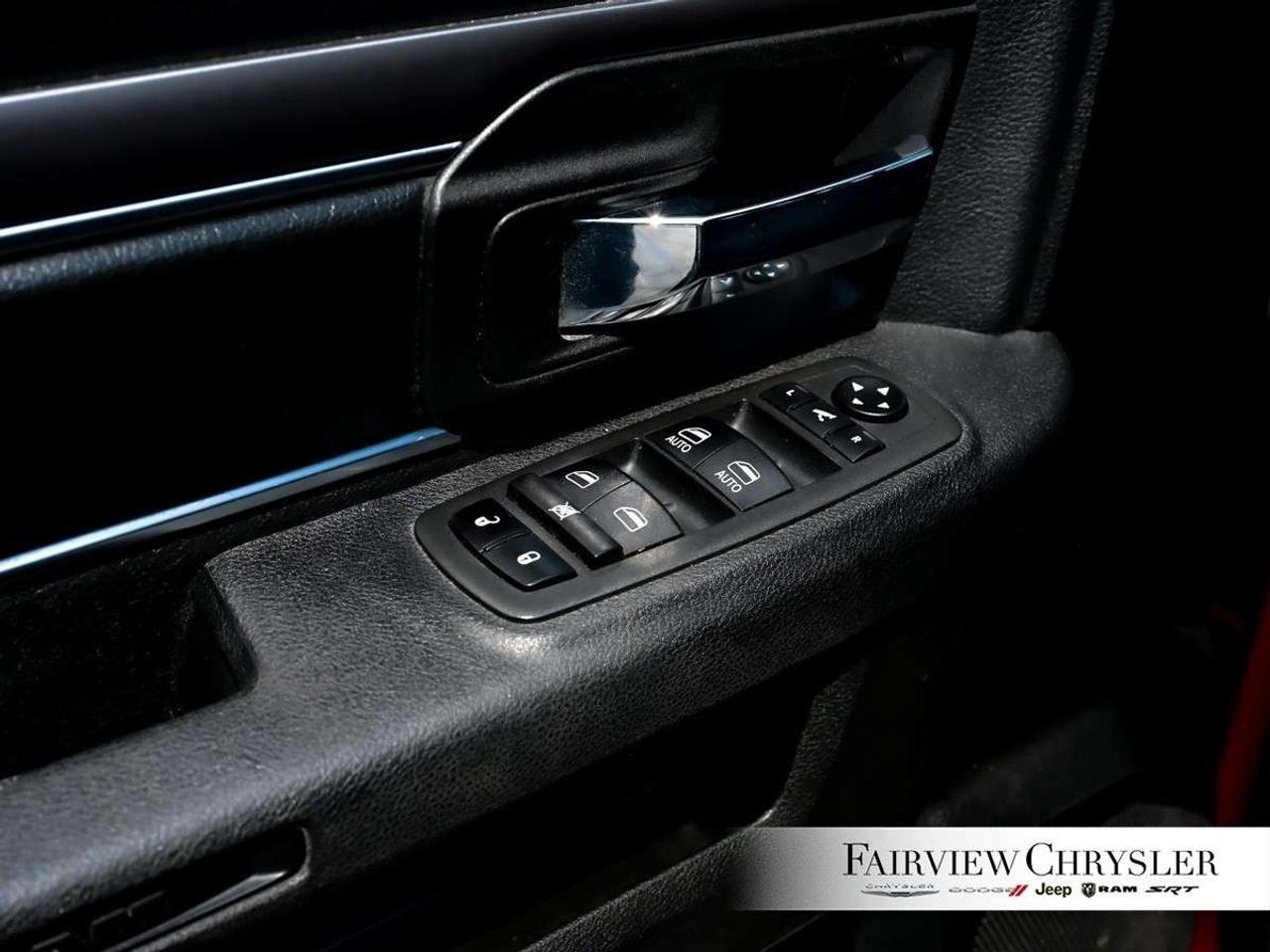2022 RAM 1500 Warlock 4x4 Crew Cab 5'7 Box WARLOCK   5.7L HEMI   REMOTE START   CARPLAY   NAV   121 FUEL TANK Photo