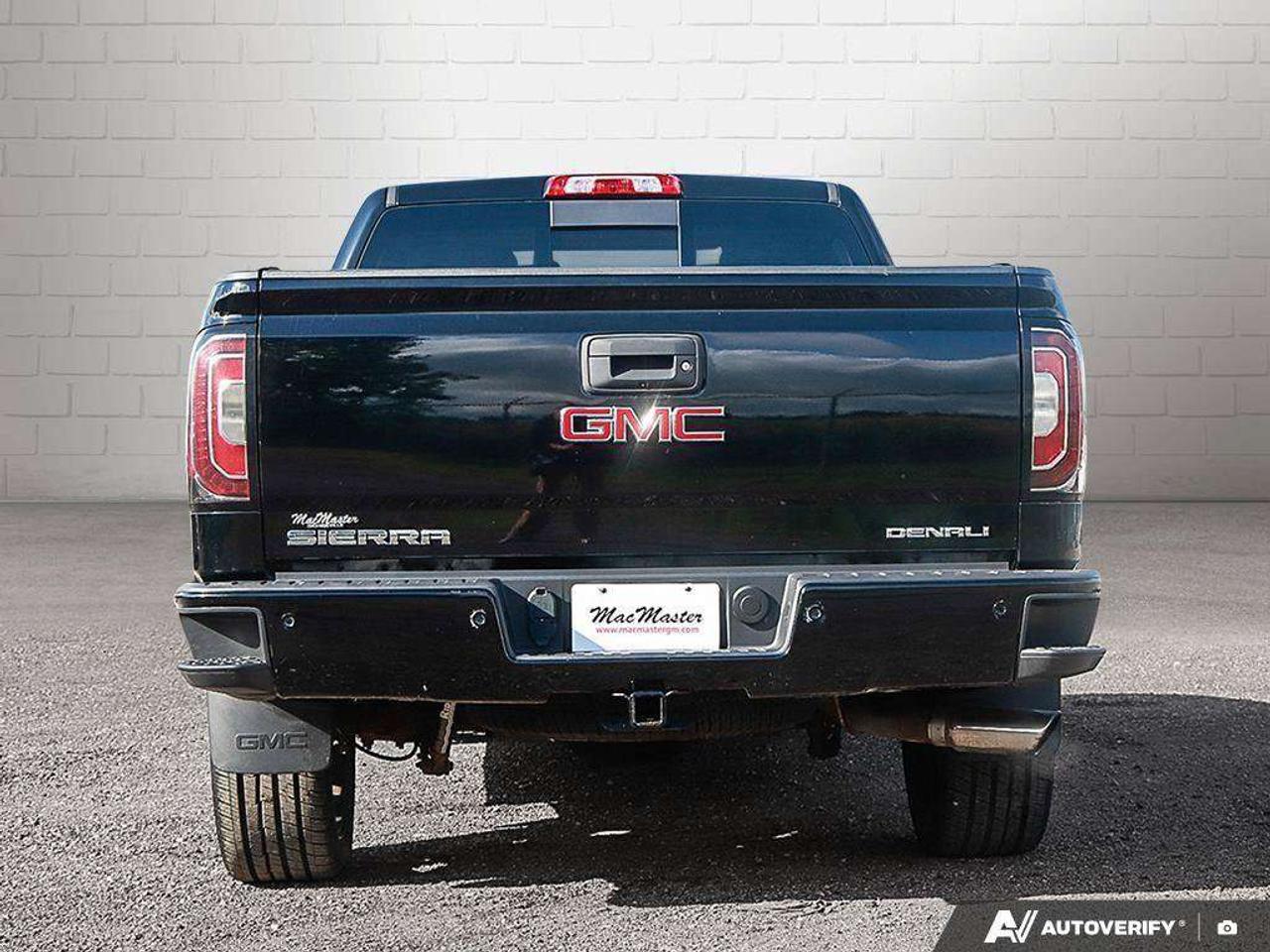2018 GMC Sierra 1500 DENALI, 6.2L V8, 4X4, ALLOYS, LEATHER, NAV, SUNROOF, BOSE, 1-OWNER, AS-TRADED! Photo