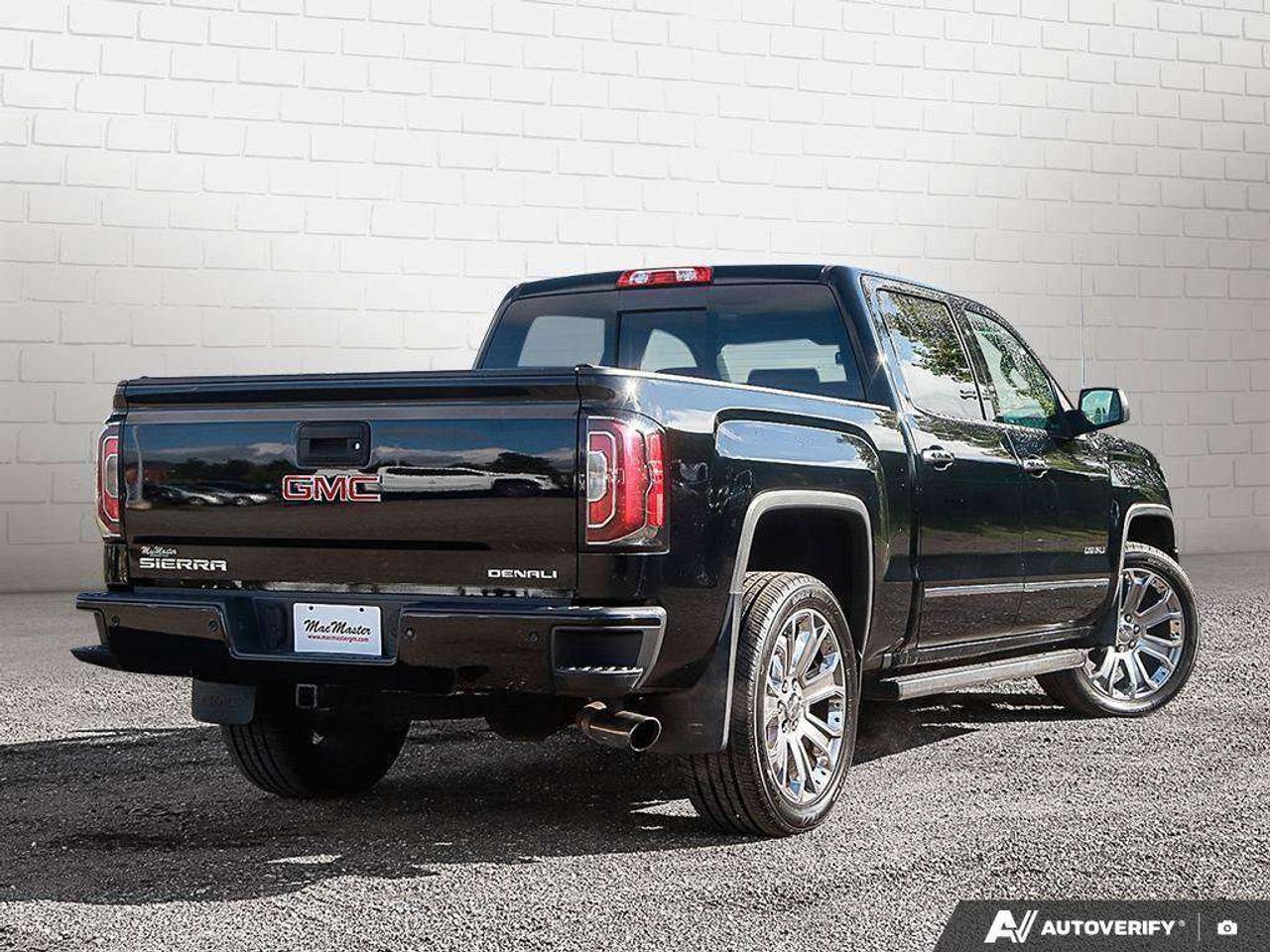 2018 GMC Sierra 1500 DENALI, 6.2L V8, 4X4, ALLOYS, LEATHER, NAV, SUNROOF, BOSE, 1-OWNER, AS-TRADED! Photo