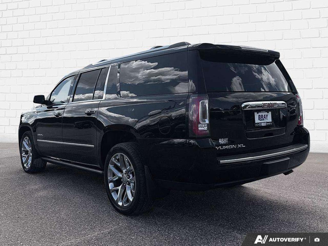2017 GMC Yukon LOADED. REAR ENTERTAINMENT. TRAILERING PKG. HEATED AND COOLED FRONT SEATS. WIRELESS CHARGING. CERTIFIED. Photo2