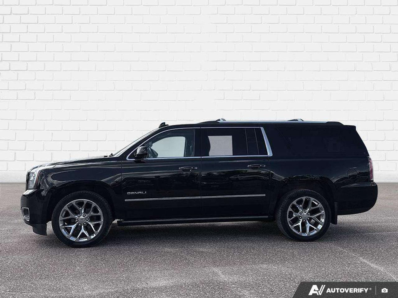 2017 GMC Yukon LOADED. REAR ENTERTAINMENT. TRAILERING PKG. HEATED AND COOLED FRONT SEATS. WIRELESS CHARGING. CERTIFIED. Photo1