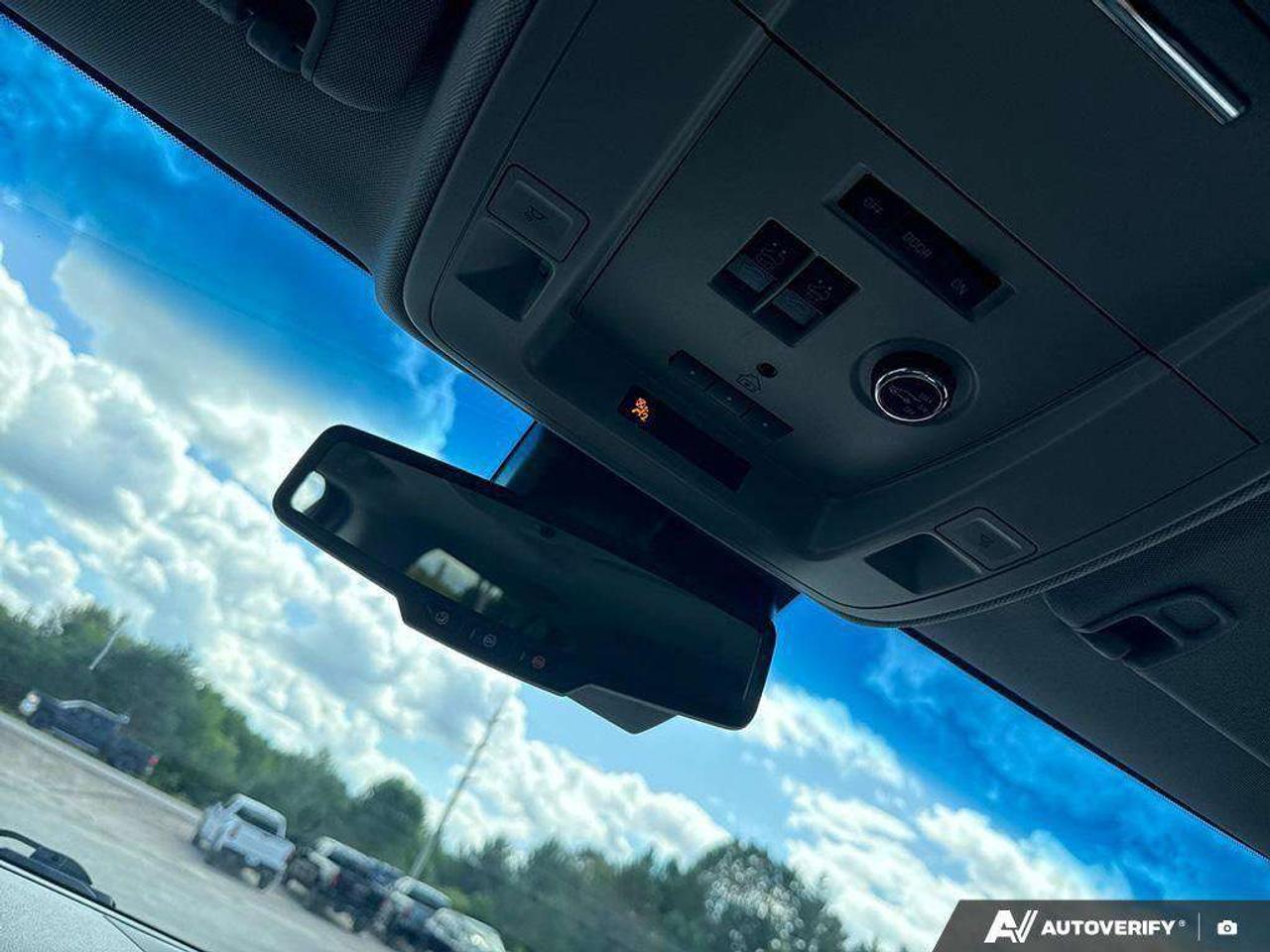 2017 GMC Yukon LOADED. REAR ENTERTAINMENT. TRAILERING PKG. HEATED AND COOLED FRONT SEATS. WIRELESS CHARGING. CERTIFIED. Photo